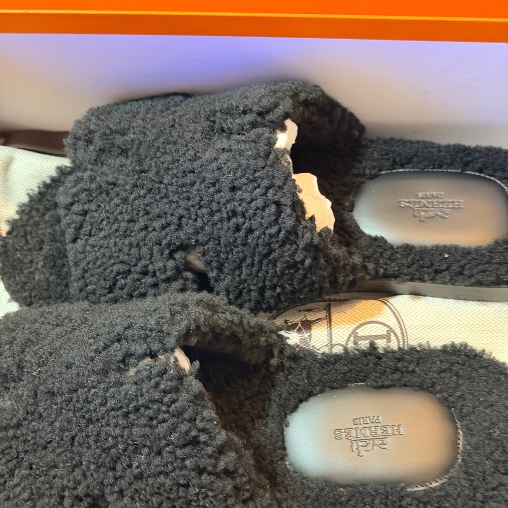 Hermès Black Shearling Slippers - Picture 5 of 5